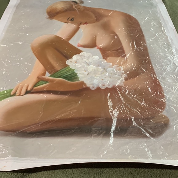 Gorgeous woman holding flowers oil painting.  Painting 24x36.5. Canvas 27.5x40. - Picture 3 of 3